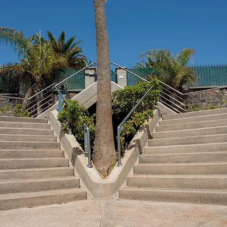 Santa Ana 5*